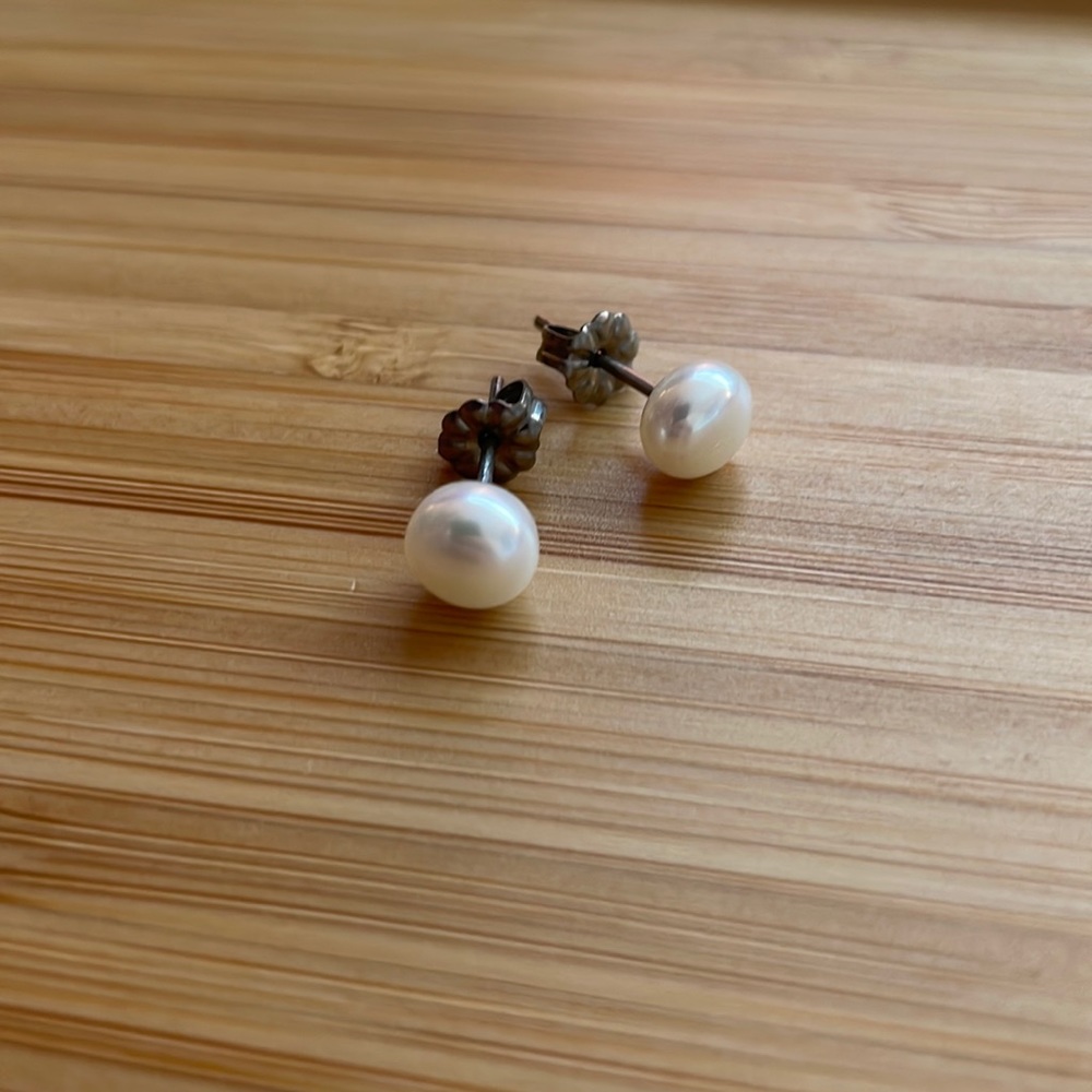 Titanium pearl stud earrings 6-7mm
